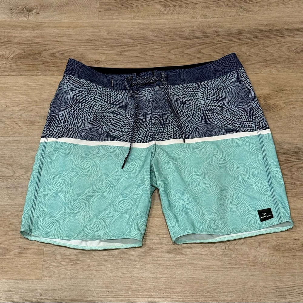 Rip Curl Mirage Boardshorts Men’s Surf Swim Size 32